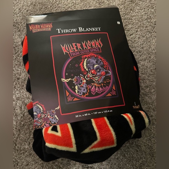 🤡🔪NWT Spirit Halloween Killer Klowns From Outer Space Blanket - Picture 2 of 3